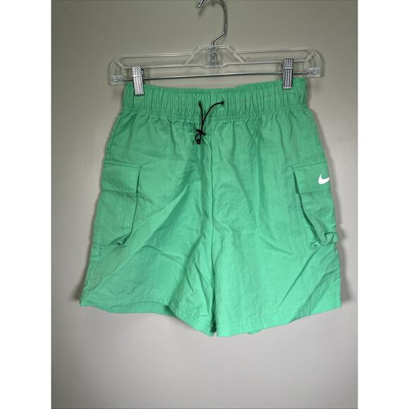 Nike Windbreaker Cargo Shorts Womens XS Green Loose Fit High Rise‎ Hiking - Picture 1 of 8